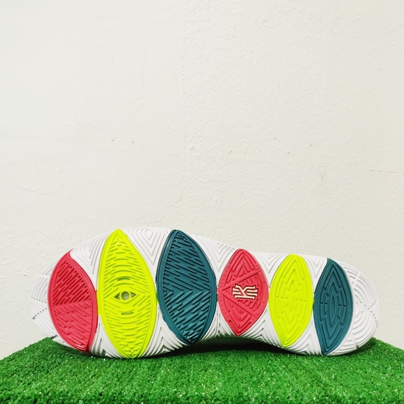 Nike Kyrie 5 EYBL Promo Ember Basketball Shoes - Picture 7 of 8